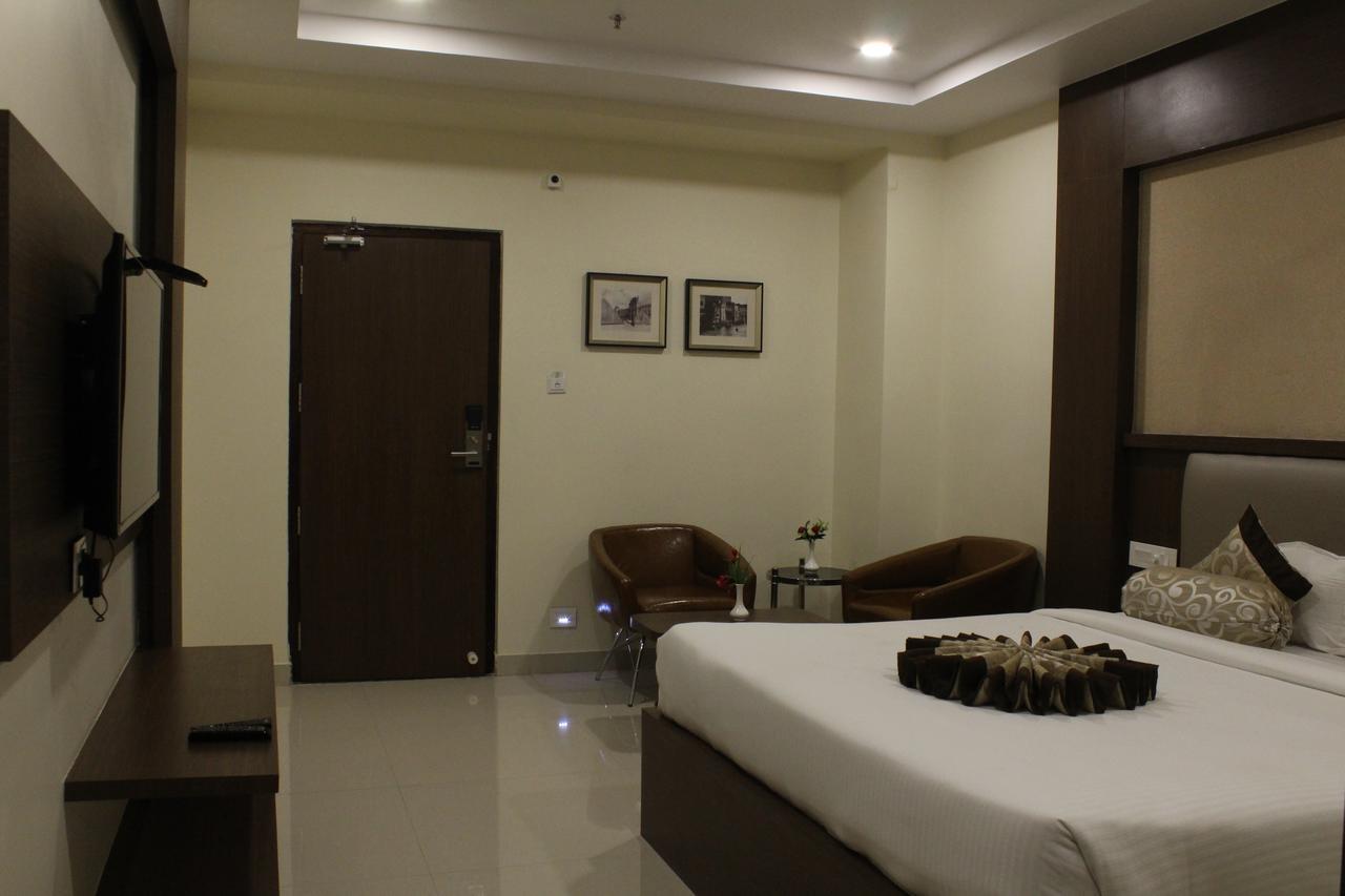 Hotel Grand Gayathri Khammam Εξωτερικό φωτογραφία