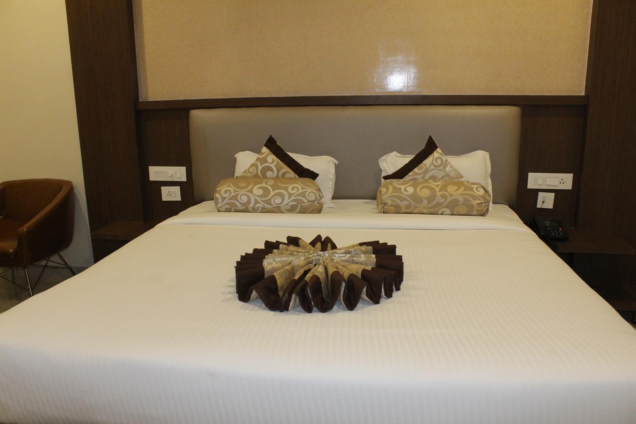 Hotel Grand Gayathri Khammam Εξωτερικό φωτογραφία
