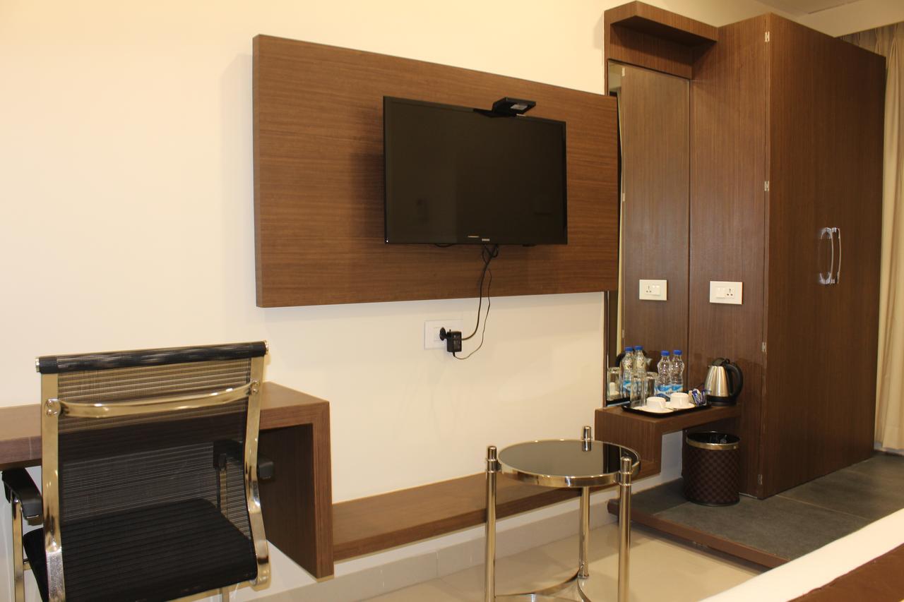Hotel Grand Gayathri Khammam Εξωτερικό φωτογραφία