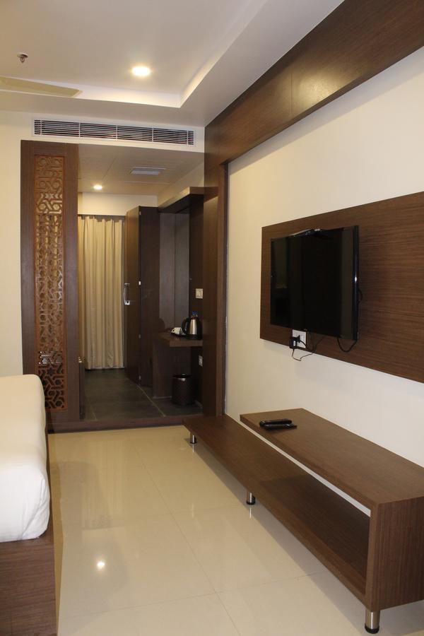 Hotel Grand Gayathri Khammam Εξωτερικό φωτογραφία