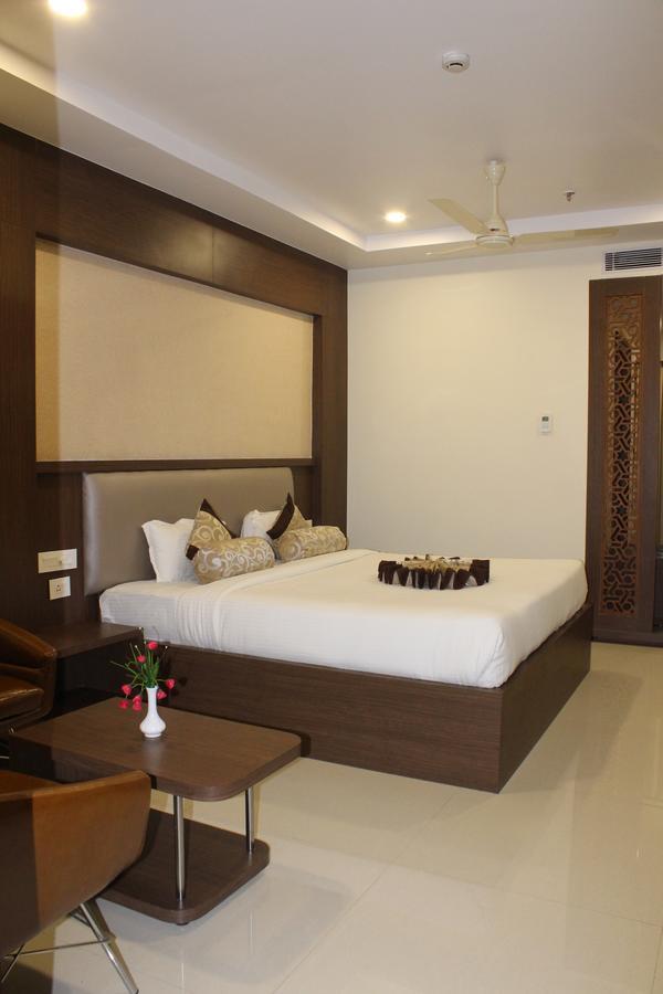Hotel Grand Gayathri Khammam Εξωτερικό φωτογραφία