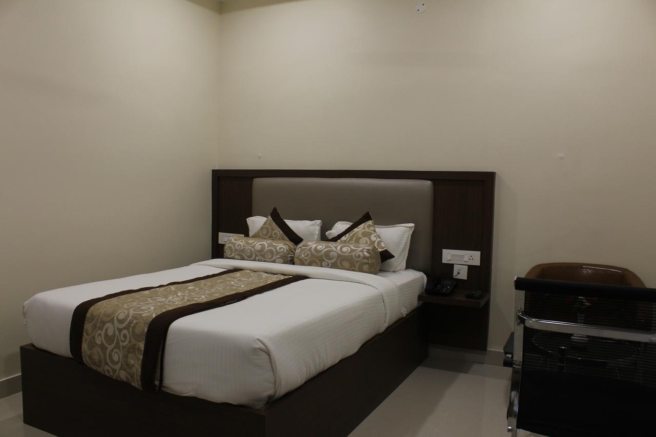 Hotel Grand Gayathri Khammam Εξωτερικό φωτογραφία