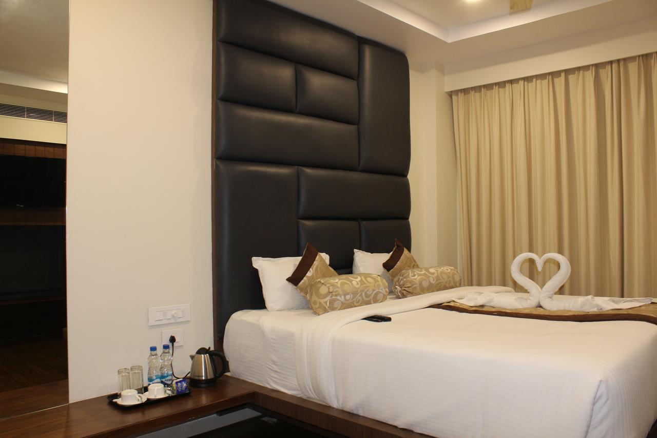 Hotel Grand Gayathri Khammam Εξωτερικό φωτογραφία