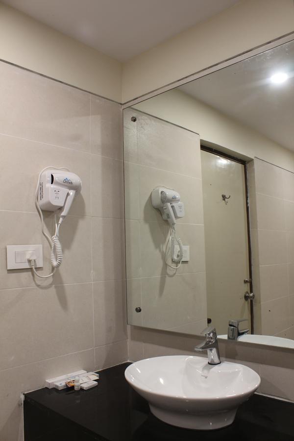 Hotel Grand Gayathri Khammam Εξωτερικό φωτογραφία