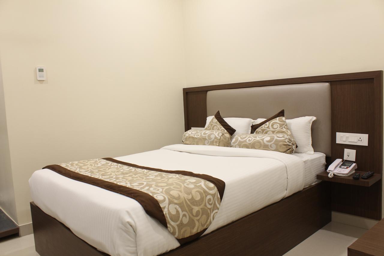 Hotel Grand Gayathri Khammam Εξωτερικό φωτογραφία