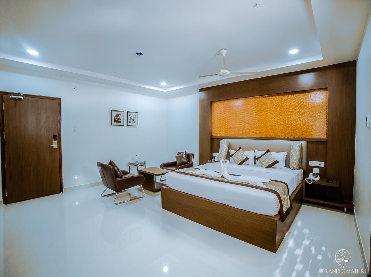 Hotel Grand Gayathri Khammam Εξωτερικό φωτογραφία